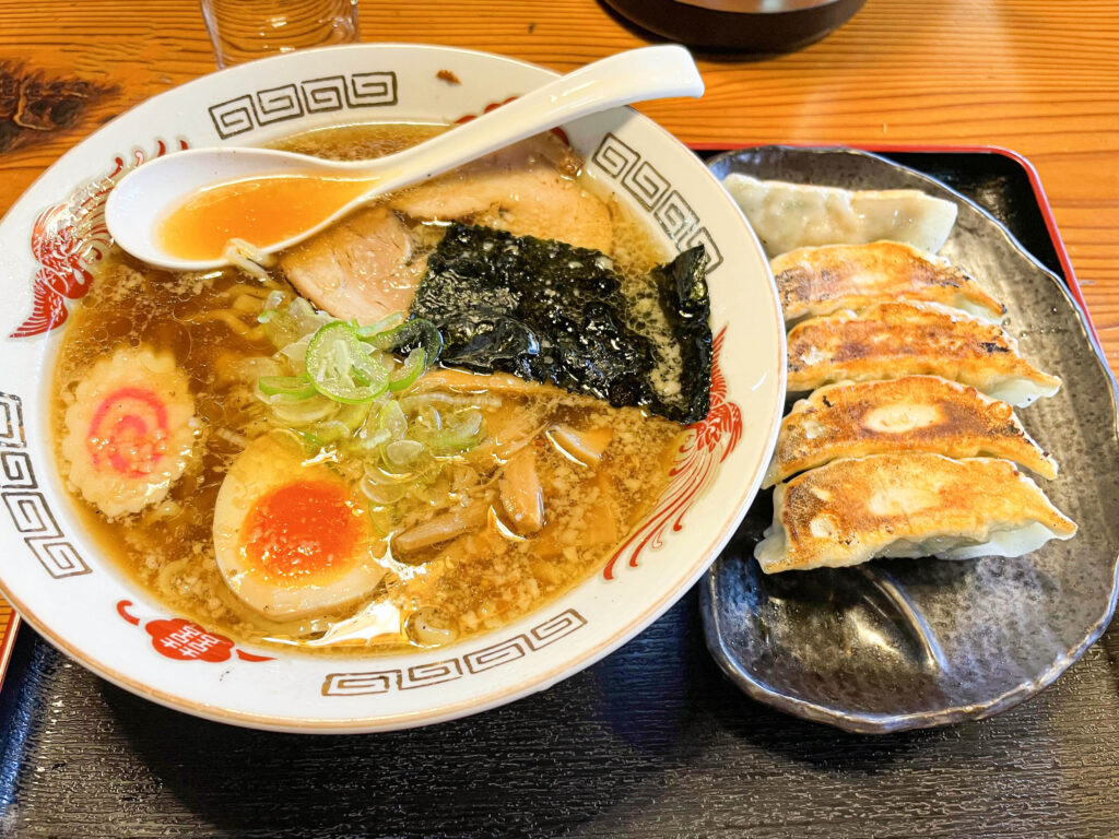 ゆず里亭　醤油ラーメンと餃子