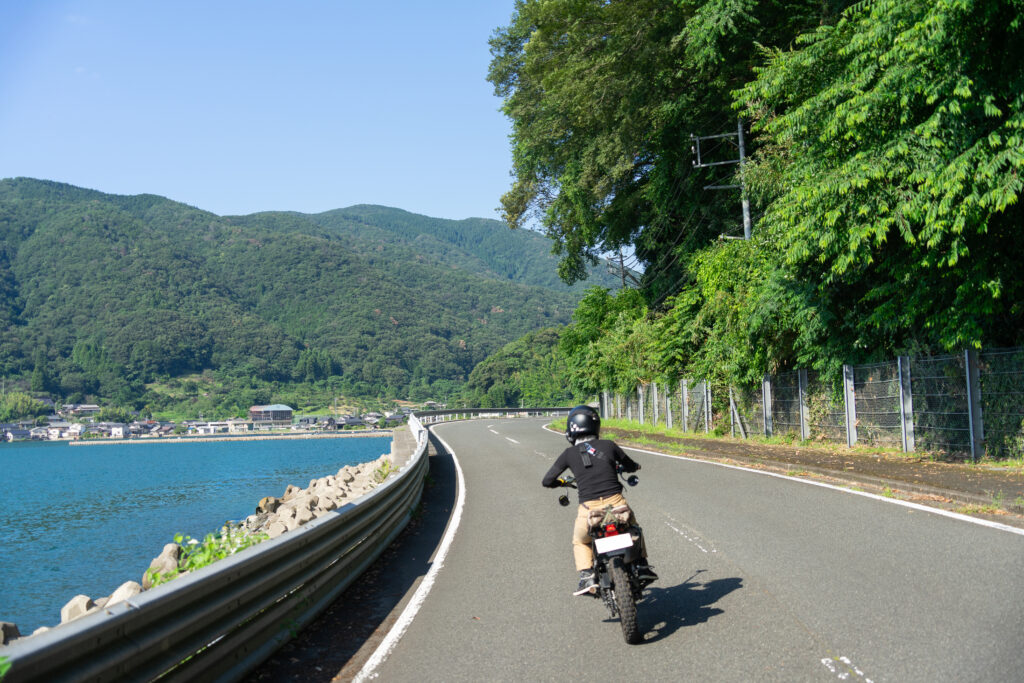 大浦半島 西部　海沿いを走る