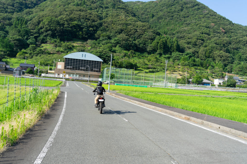 大浦半島 西部　田園を走る