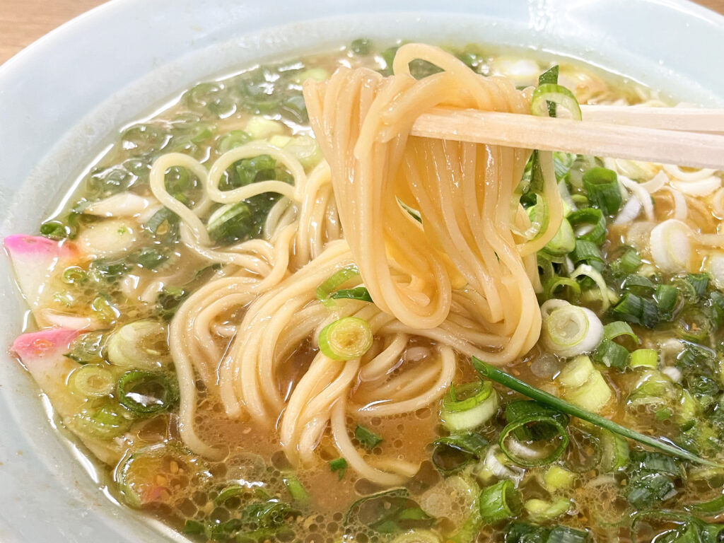 中華そば まるとく　ネギラーメン（みそ）　中太ストレート麺