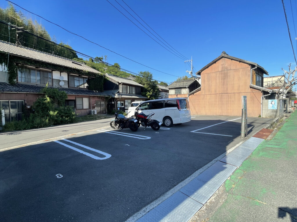 キッチン かいぞく　バイクの駐車場所