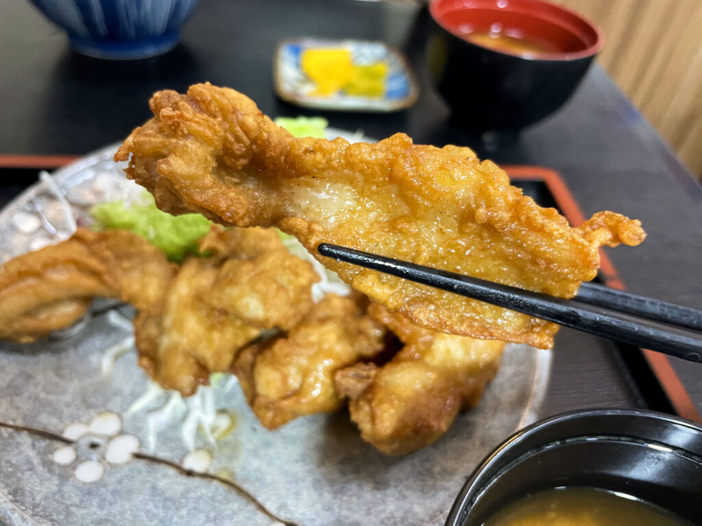 加登屋食堂　からあげ定食のジューシーな唐揚げ