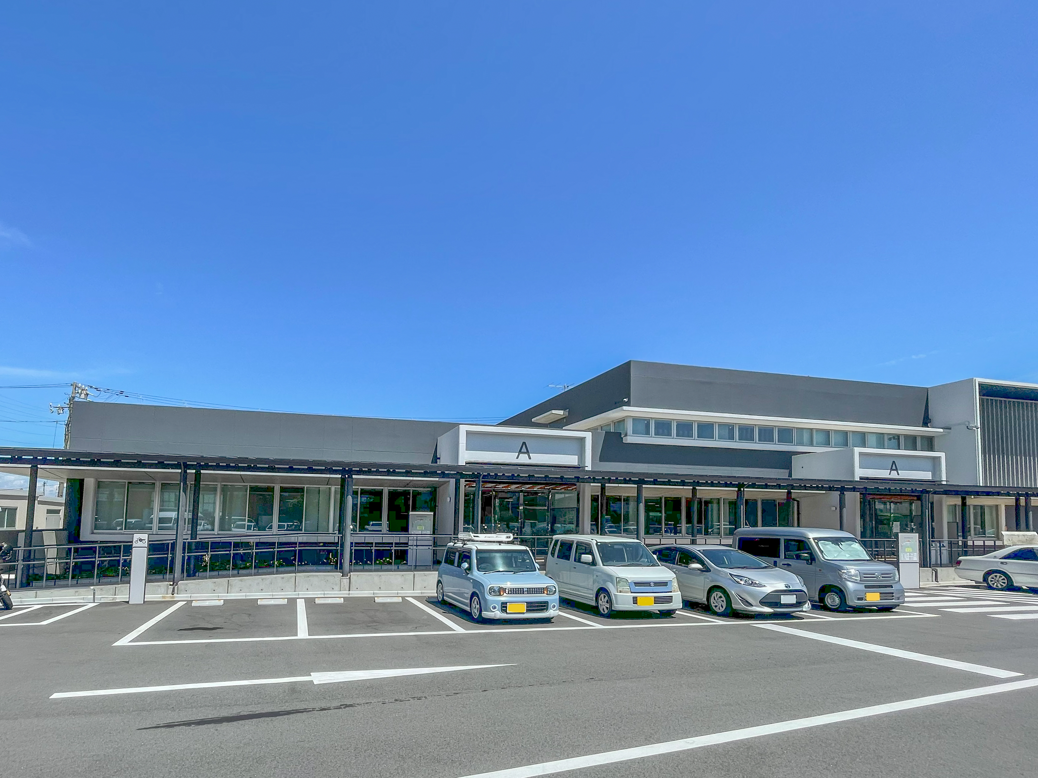 ① Aの建物「検査登録事務所」で車検受付と書類を入手する