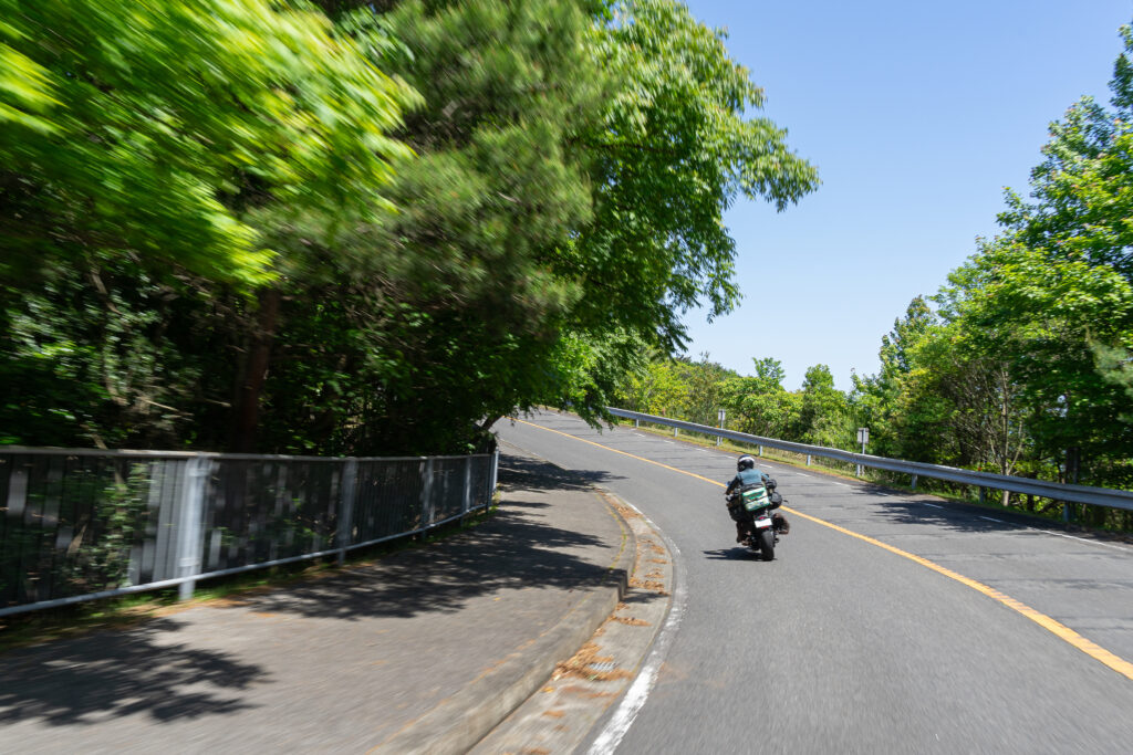 三熊山ドライブウェイを走るXL883R