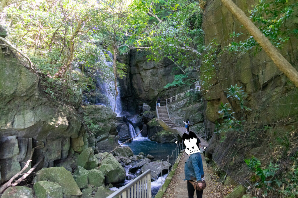 鮎屋の滝へ続く遊歩道