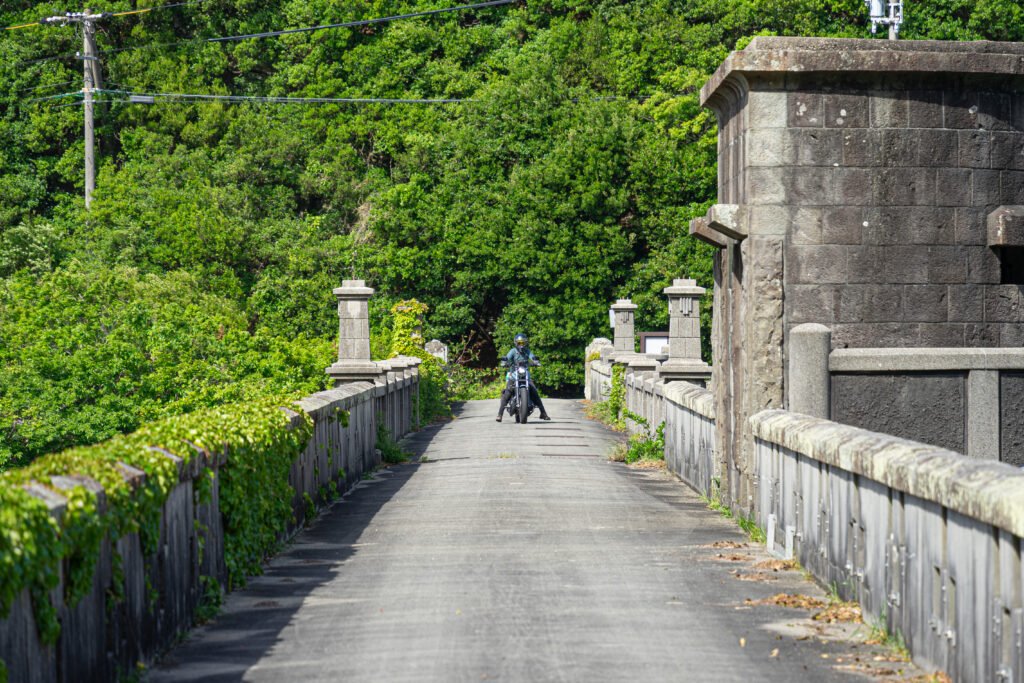 要塞のような上田池堰堤