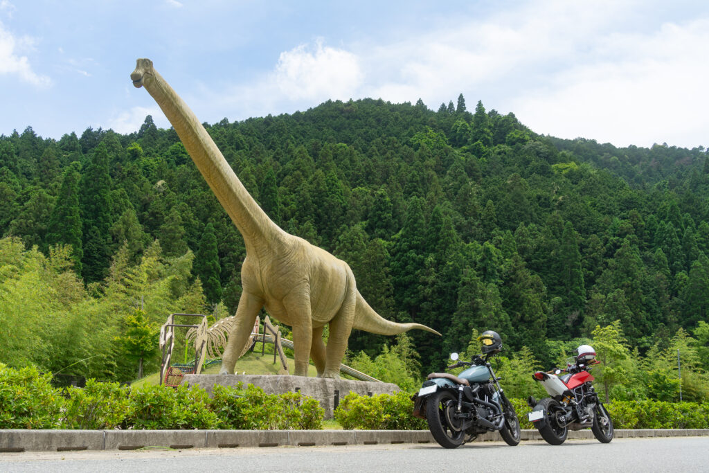 丹波竜の里公園の丹波竜とNUDA900R&XL883R