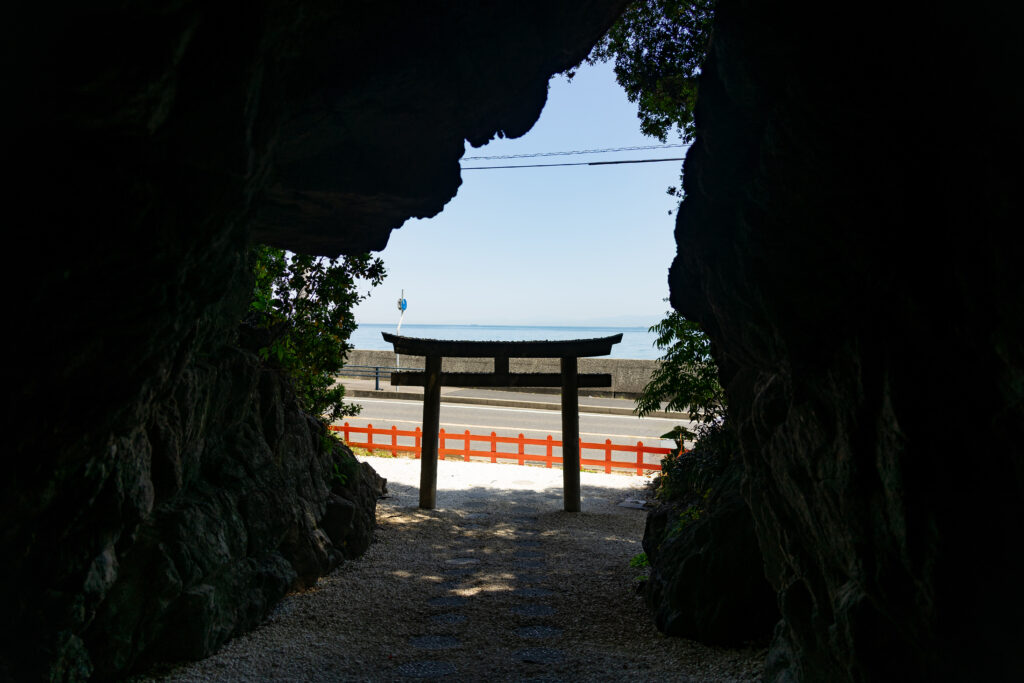 絵になる安乎岩戸信龍神社の鳥居