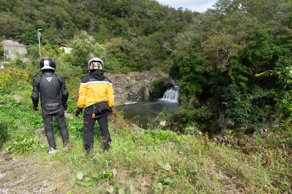 大川瀬大滝を見つけるバイク乗りたち