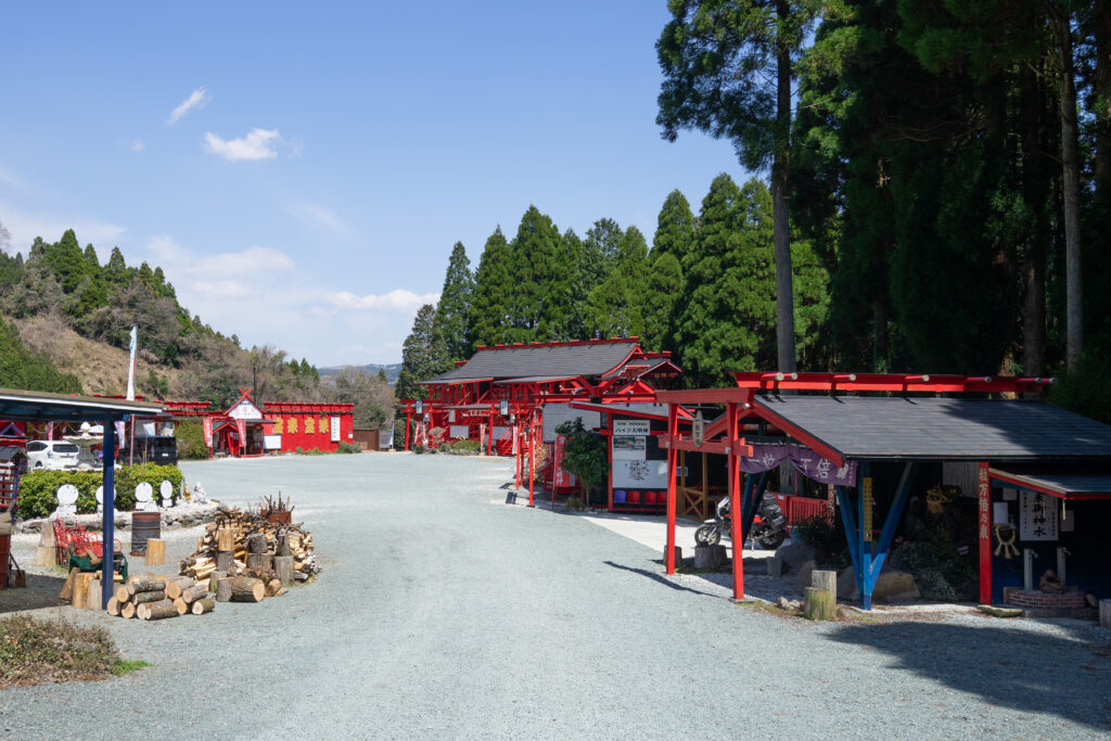 バイク大明神の境内