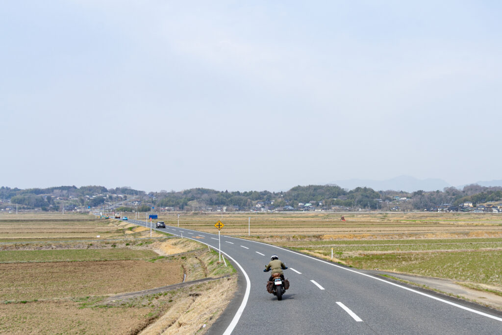 作州街道(津山広域農道)を走るカゲ美
